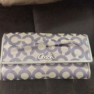 Coach trifold wallet, great condition.
